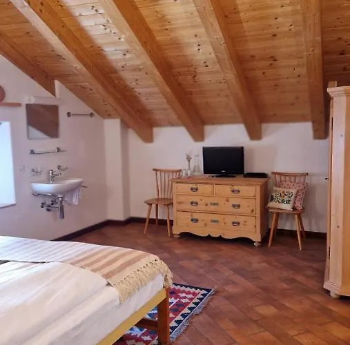 Weisses Kreuz - Crusch Alva Bed and Breakfast Samedan