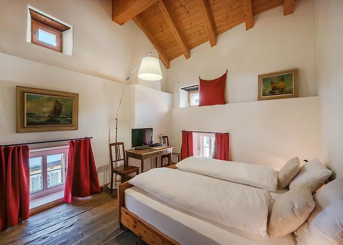 Weisses Kreuz - Crusch Alva Bed & Breakfast Samedan